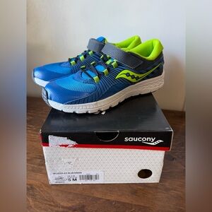 NWB Saucony Kids Velocer A/C sneaker in blue/green Youth Size 5